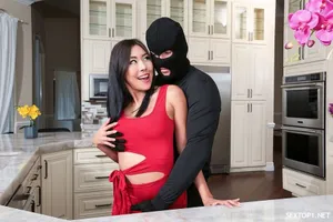 Chơi với cô bạn gái ngực khủng thật là thú vị và hấp dẫn. Thật là thú vị và phấn khích.