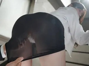 Mút cô bé em đồng nghiệp dâm đãng