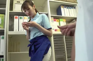 Hai cô nàng nhà bên và cậu thanh niên số hưởng